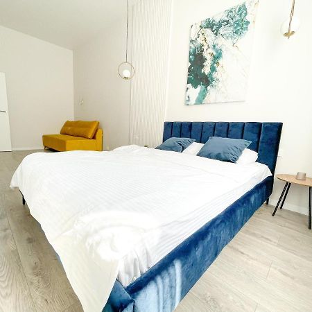 Апартаменти По Вул Менцинського 6 Lviv Exteriör bild