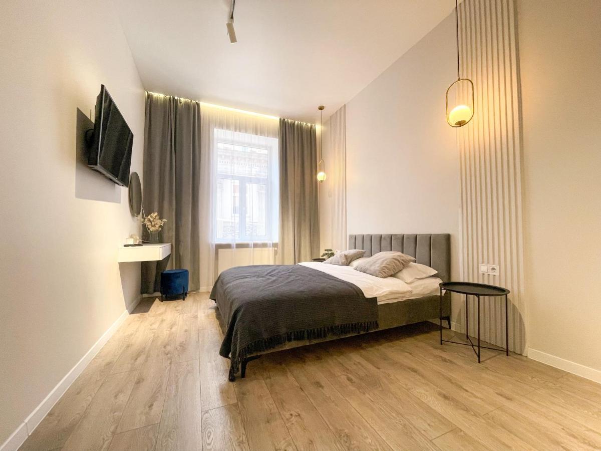 Апартаменти По Вул Менцинського 6 Lviv Exteriör bild