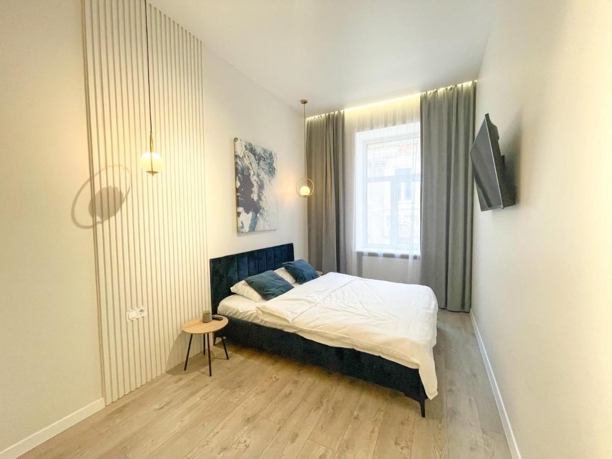 Апартаменти По Вул Менцинського 6 Lviv Exteriör bild