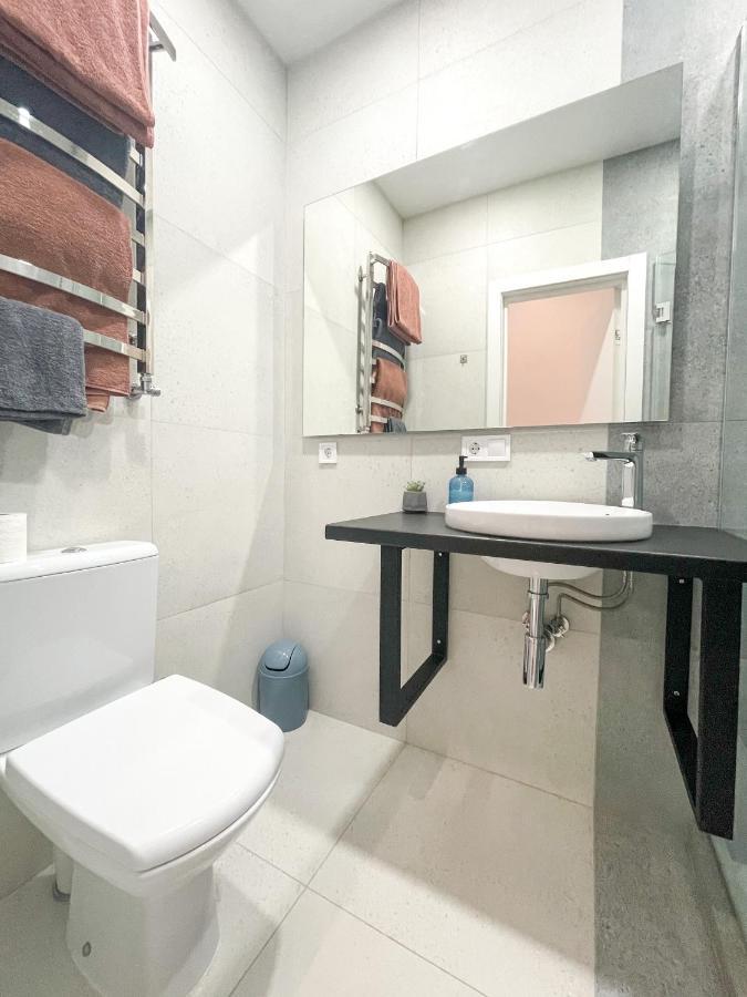 Апартаменти По Вул Менцинського 6 Lviv Exteriör bild