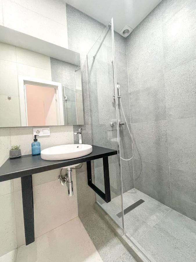 Апартаменти По Вул Менцинського 6 Lviv Exteriör bild